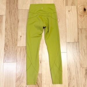 LIKE NEW Lululemon Women’s In Movement Tight 25" *Everlux